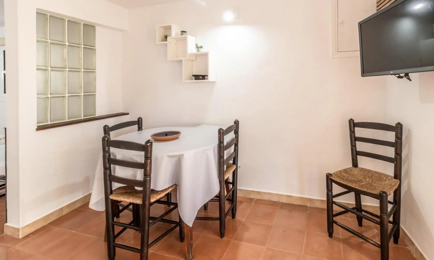 Apartment Grifeu 15 Apartamento Pequeno Con Patio Spain