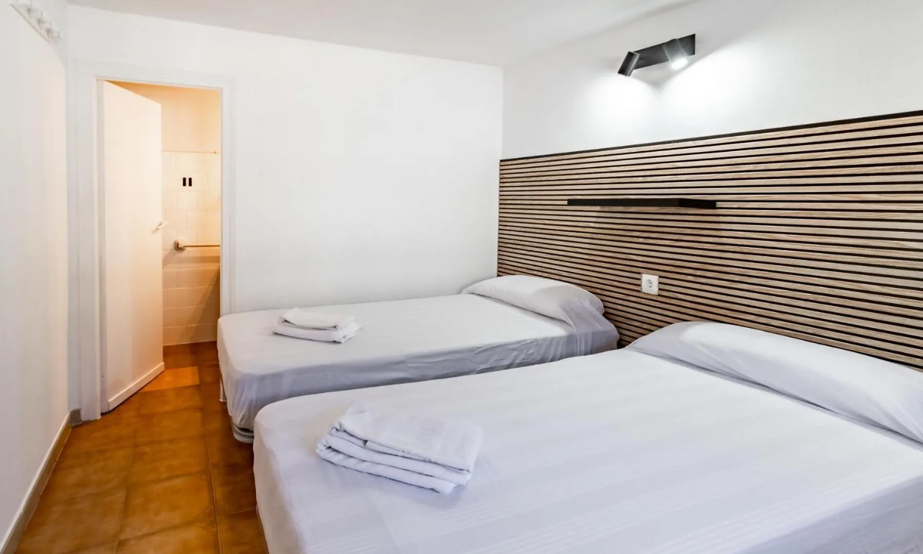 Grifeu 15 Apartamento Pequeno Con Patio Spain